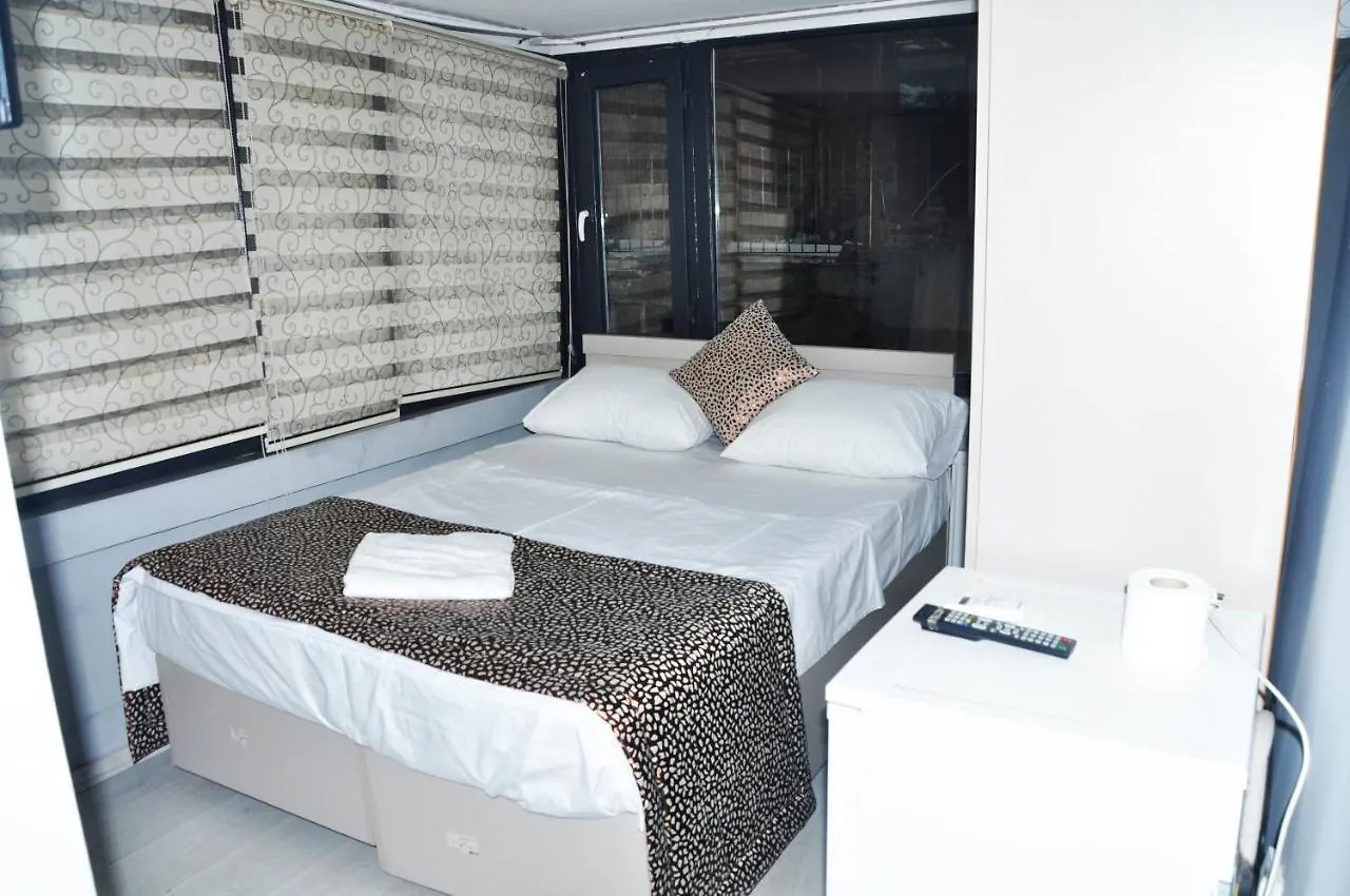 The Queen'S Istanbul Hotel